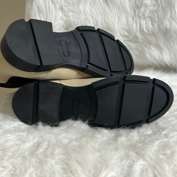 NWT, Ivory suede boots Sz 9 - Picture 7 of 10